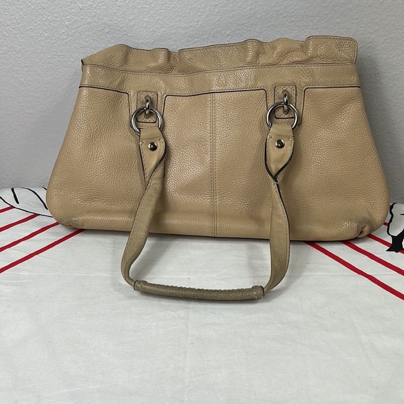Coach Leather Beige Shoulder Purse Ruffle Trim - Picture 5 of 14